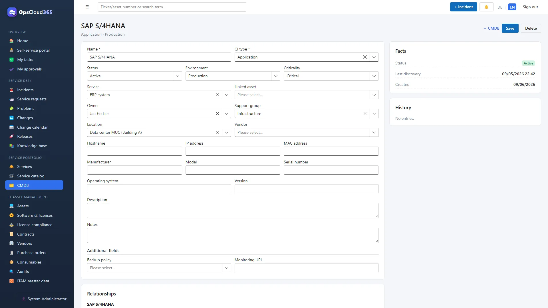 Pagina de detaliu a unui element de configurare în OpsCloud365 cu date de bază, responsabil, locație și relații (versiunea în engleză)